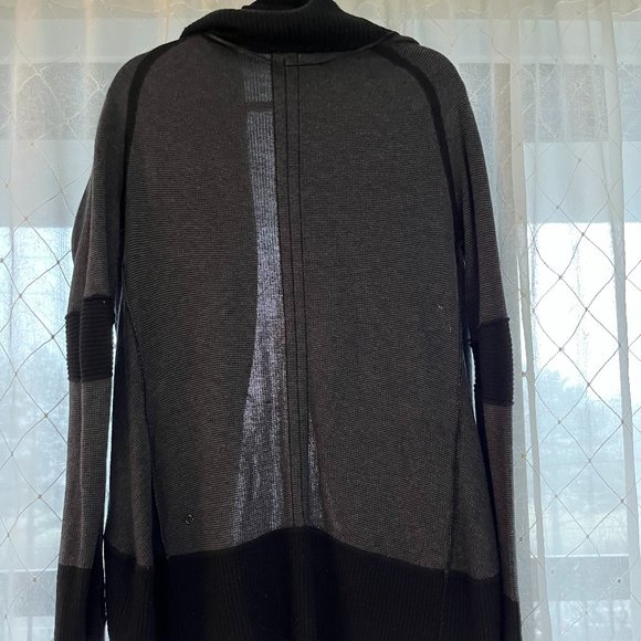 black and gray lululemon sweater - Picture 7 of 10